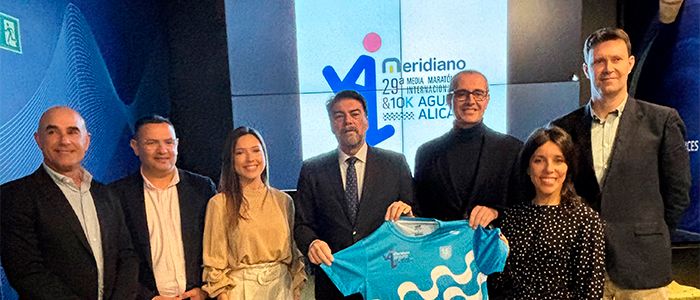 Meridiano team wearing the Alicante Half Marathon t-shirt
