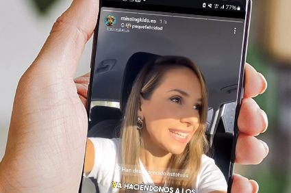 Móvil con influencer