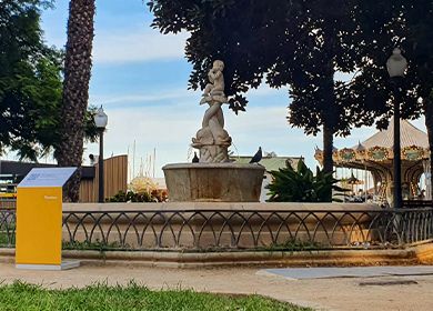 Estatua con peana en Alicante