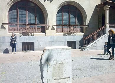 Estatua sin niños en Vitoria