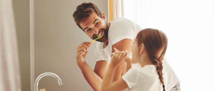 padre e hija compartiendo momentos juntos