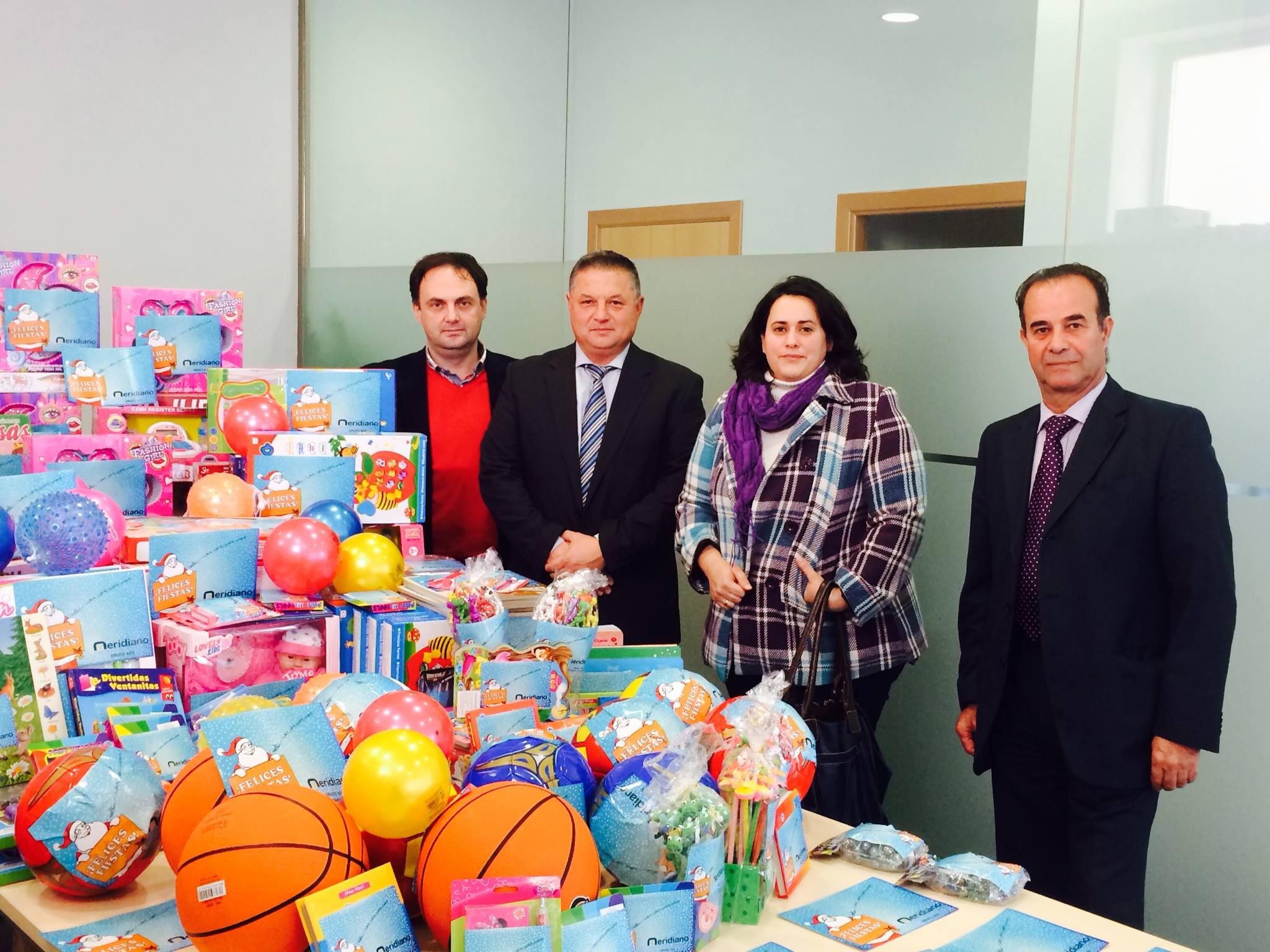 Meridiano Seguros regala ilusión en Paterna de Rivera esta Navidad