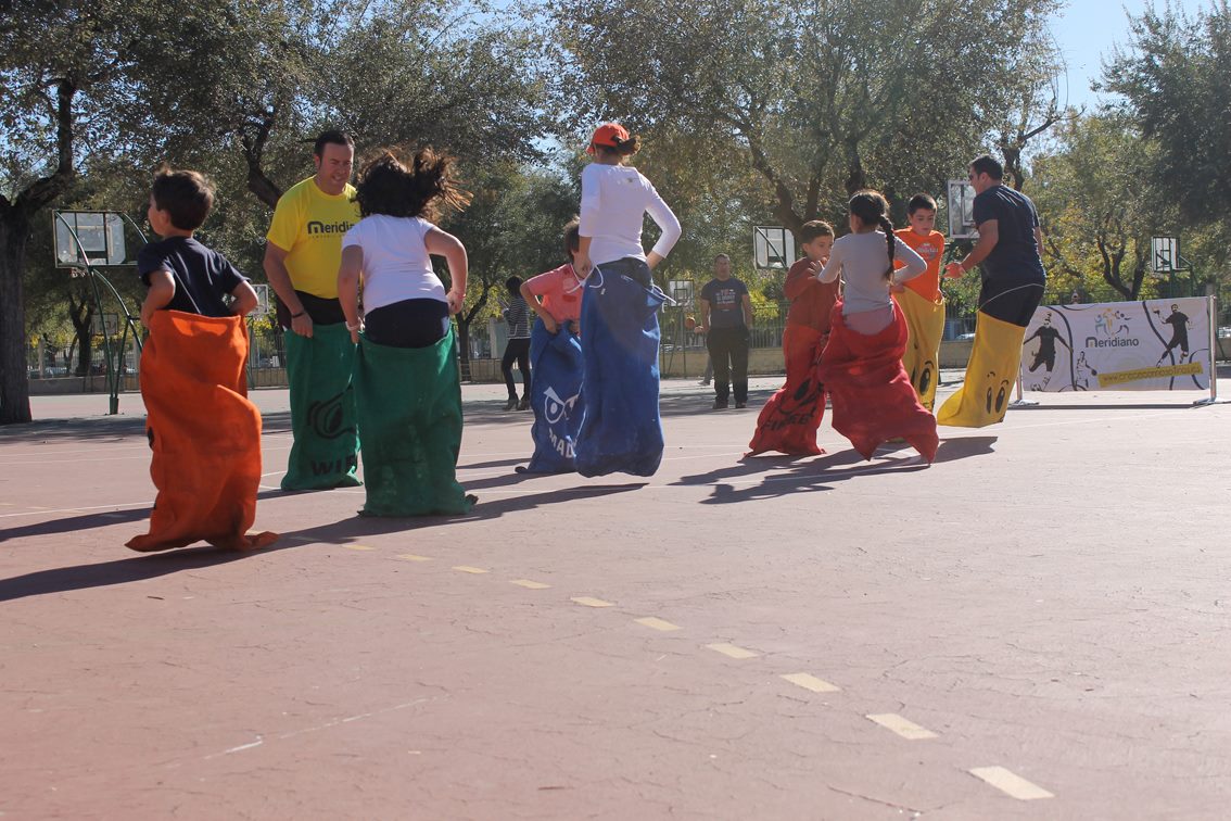 El colegio Maristas Cervantes de Córdoba acogió a Meridiano Seguros y su roadshow poniendo el broche a la temporada 2013