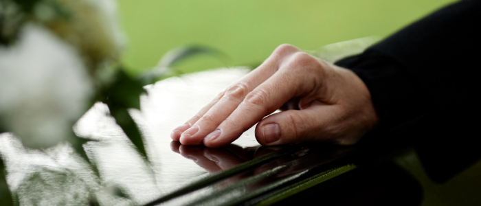 ¿Qué pasa si alguien muere y no tiene seguro de decesos?